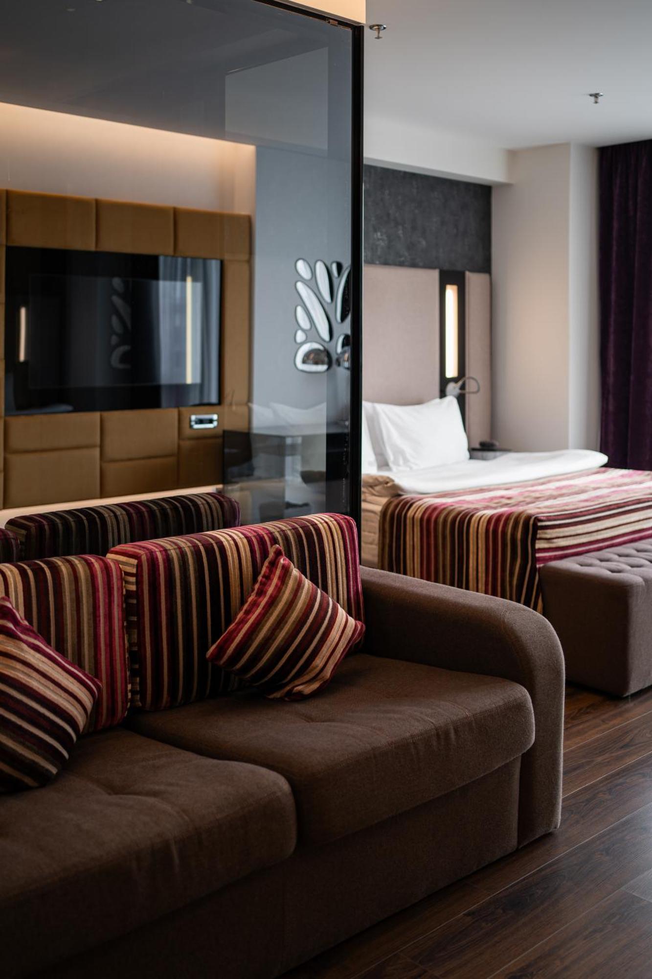 11 Mirrors Design Hotel Kiev Eksteriør bilde