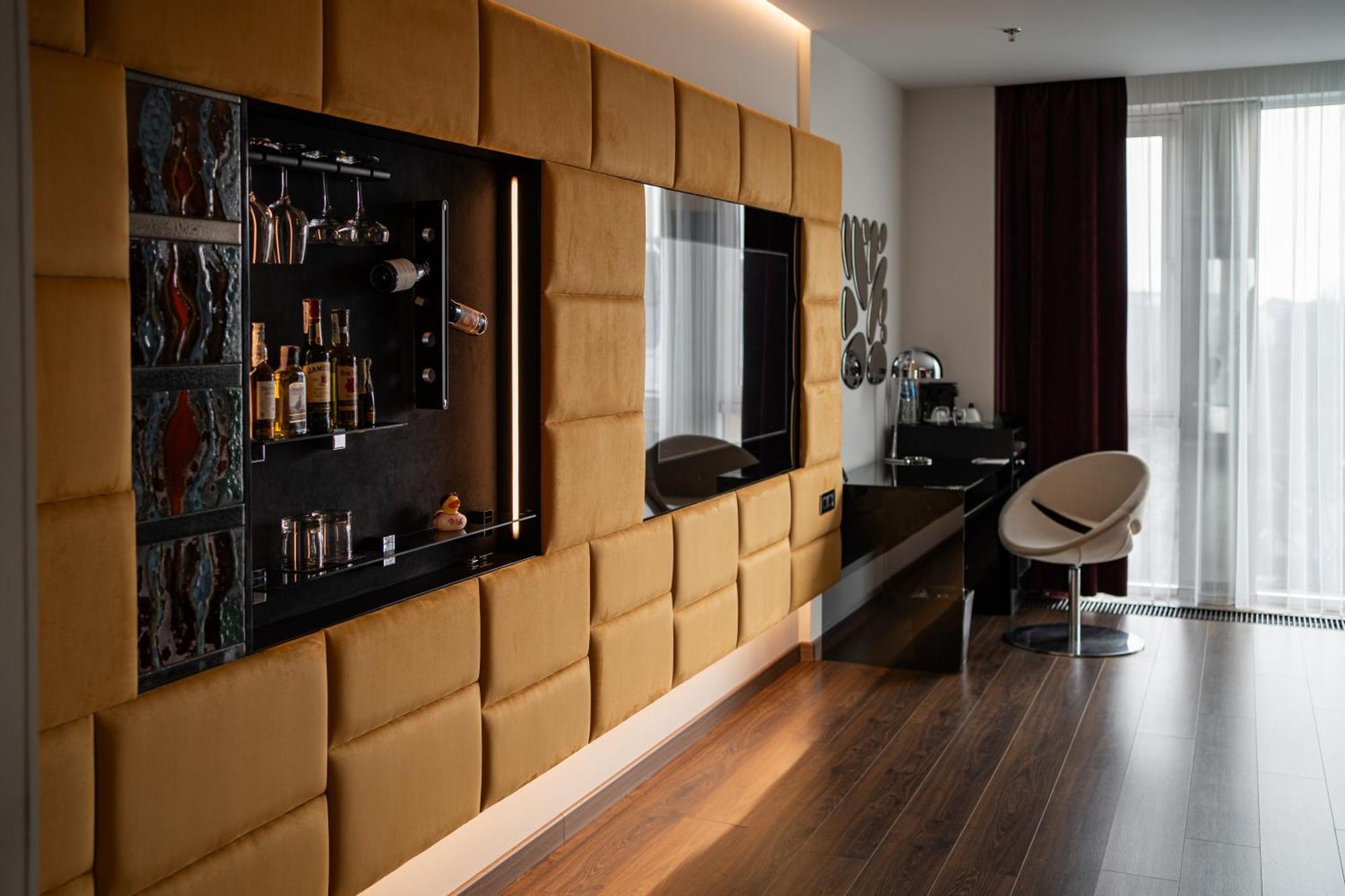 11 Mirrors Design Hotel Kiev Eksteriør bilde