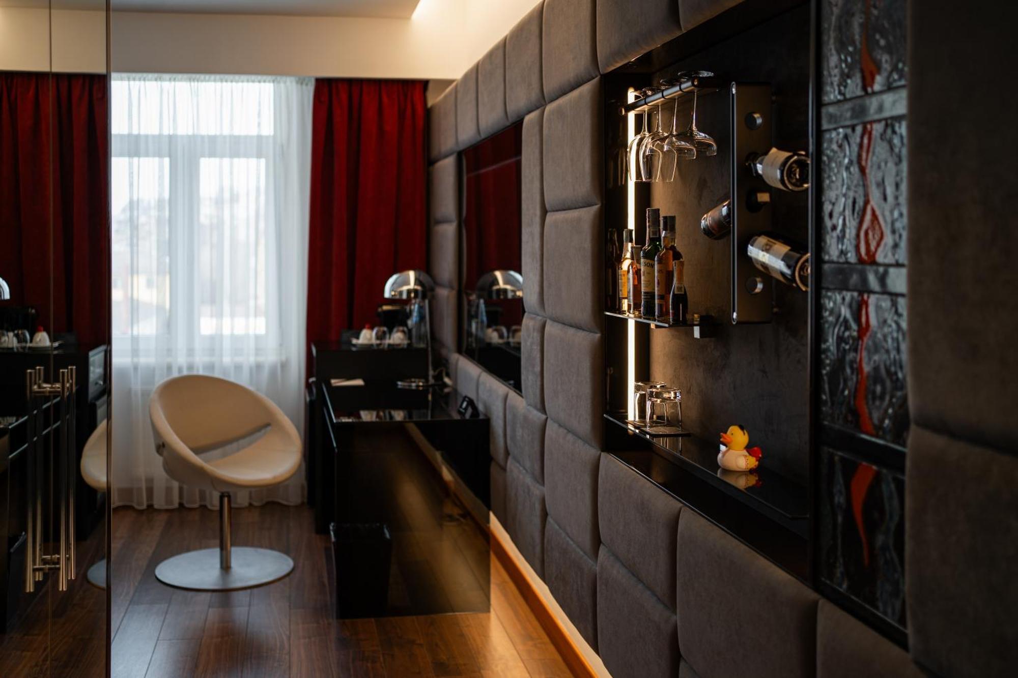 11 Mirrors Design Hotel Kiev Eksteriør bilde