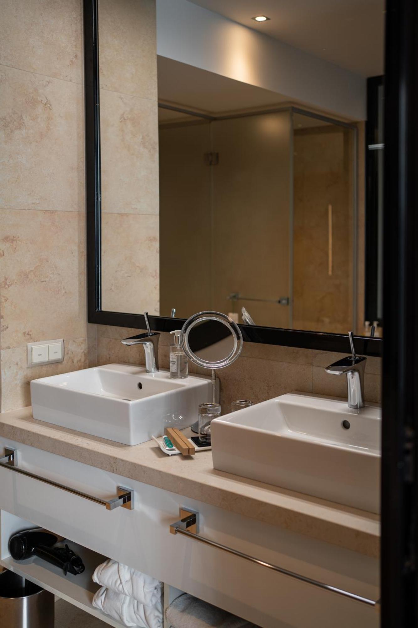 11 Mirrors Design Hotel Kiev Eksteriør bilde